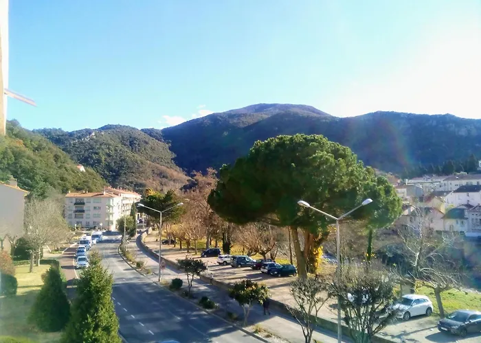 Petite Provence Ou Cure Vue Montagne * 艾美丽·莱斯·班恩斯·帕尔